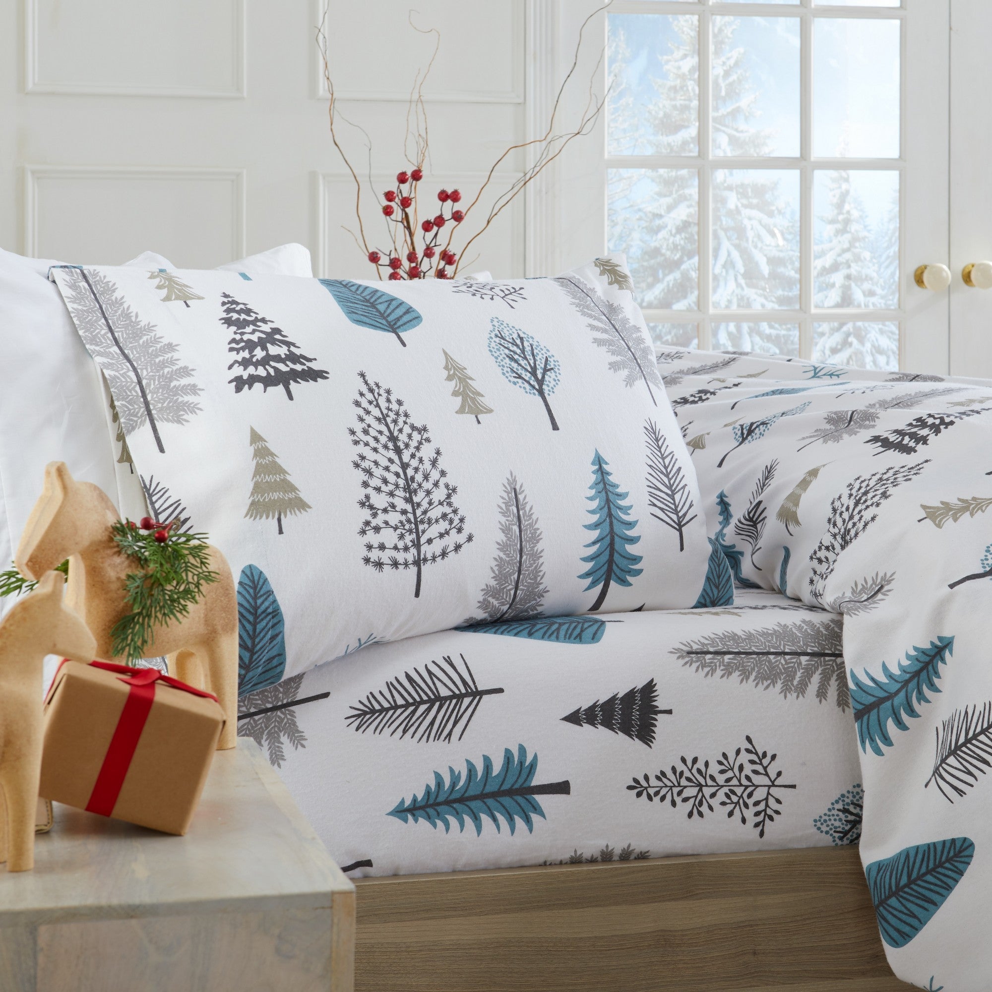Ultra-soft 100% Turkish cotton flannel sheet set featuring cozy winter-inspired patterns. Warm, breathable, and designed for year-round comfort, with a fully elasticized fitted sheet for a secure fit.