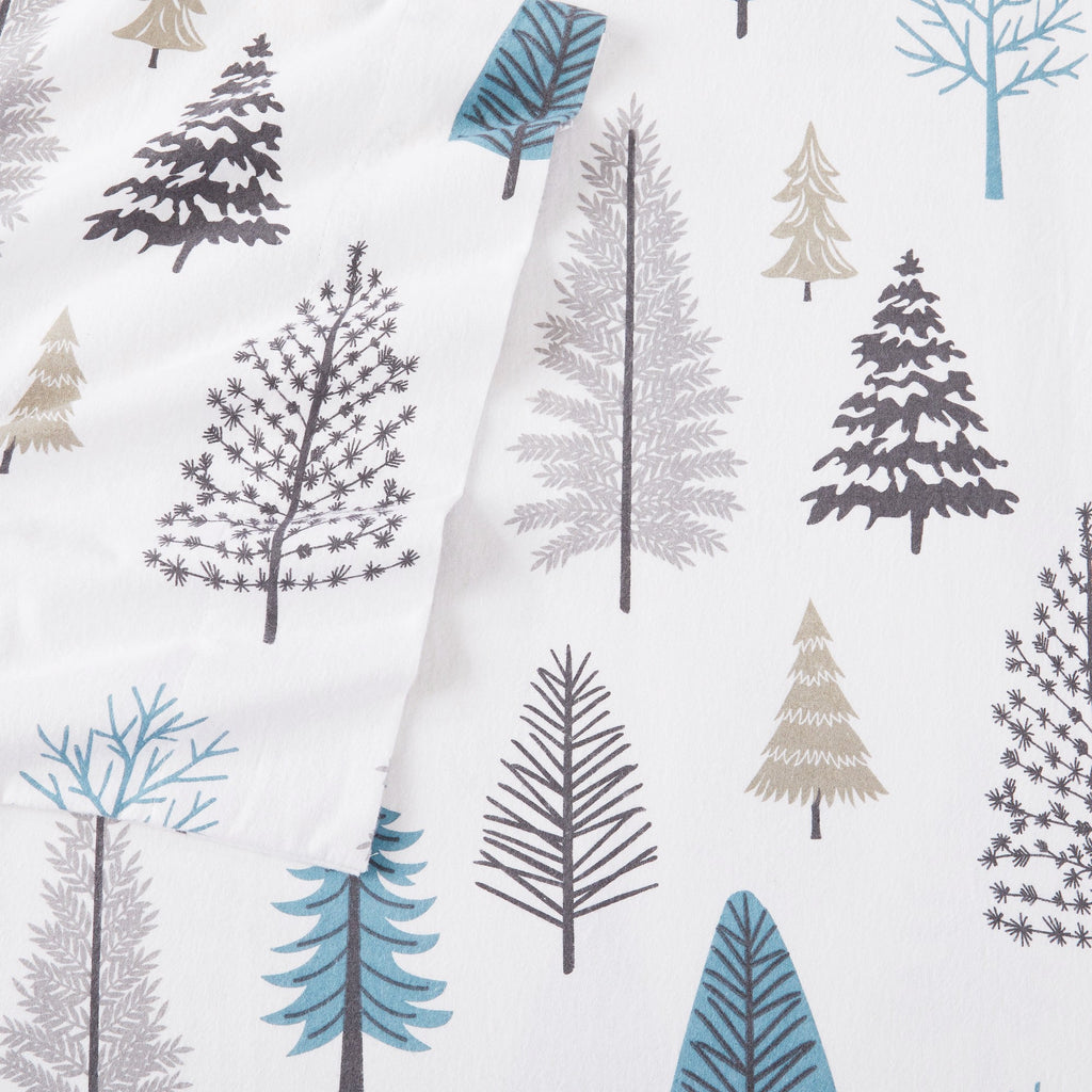 Ultra-soft 100% Turkish cotton flannel sheet set featuring cozy winter-inspired patterns. Warm, breathable, and designed for year-round comfort, with a fully elasticized fitted sheet for a secure fit.