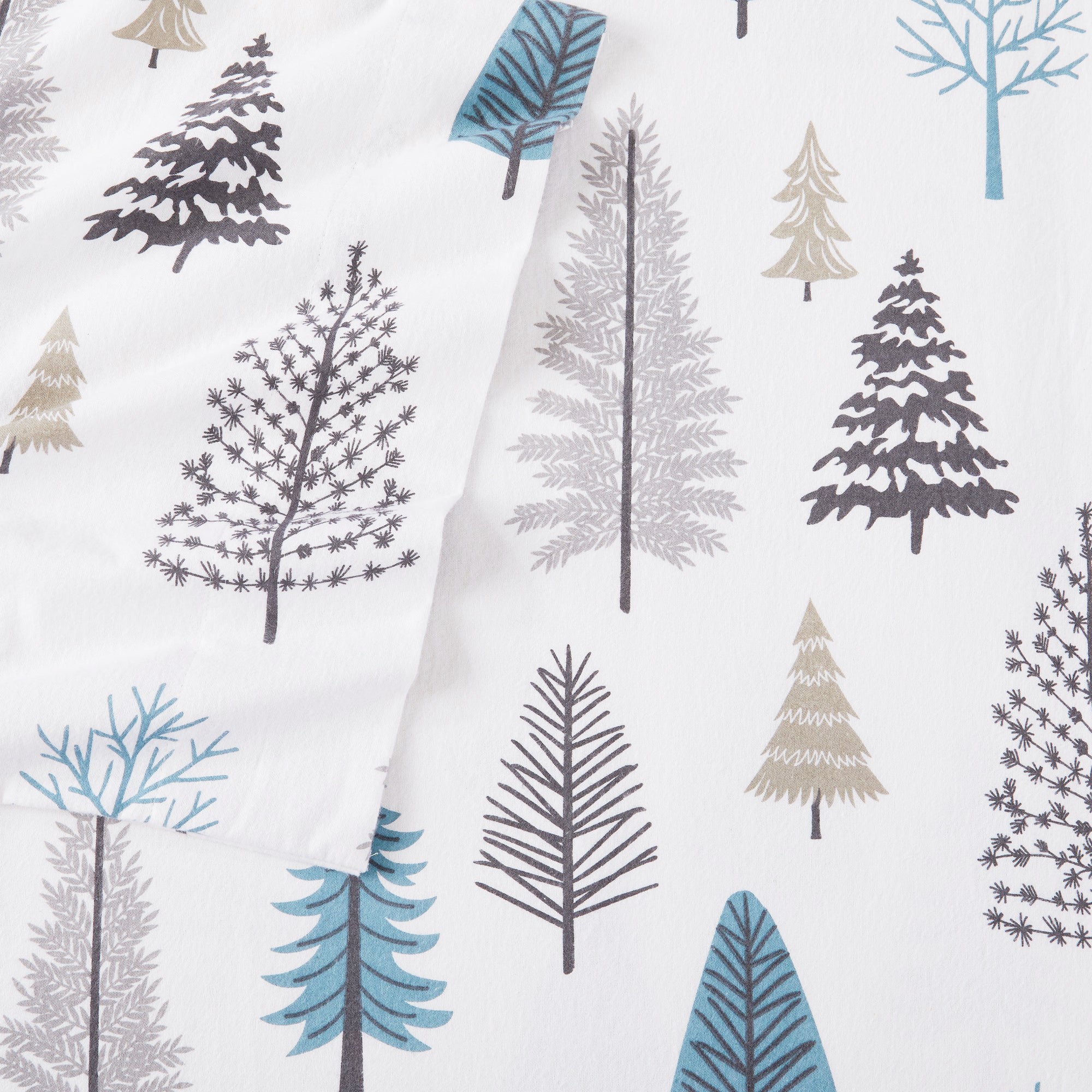 Ultra-soft 100% Turkish cotton flannel sheet set featuring cozy winter-inspired patterns. Warm, breathable, and designed for year-round comfort, with a fully elasticized fitted sheet for a secure fit.