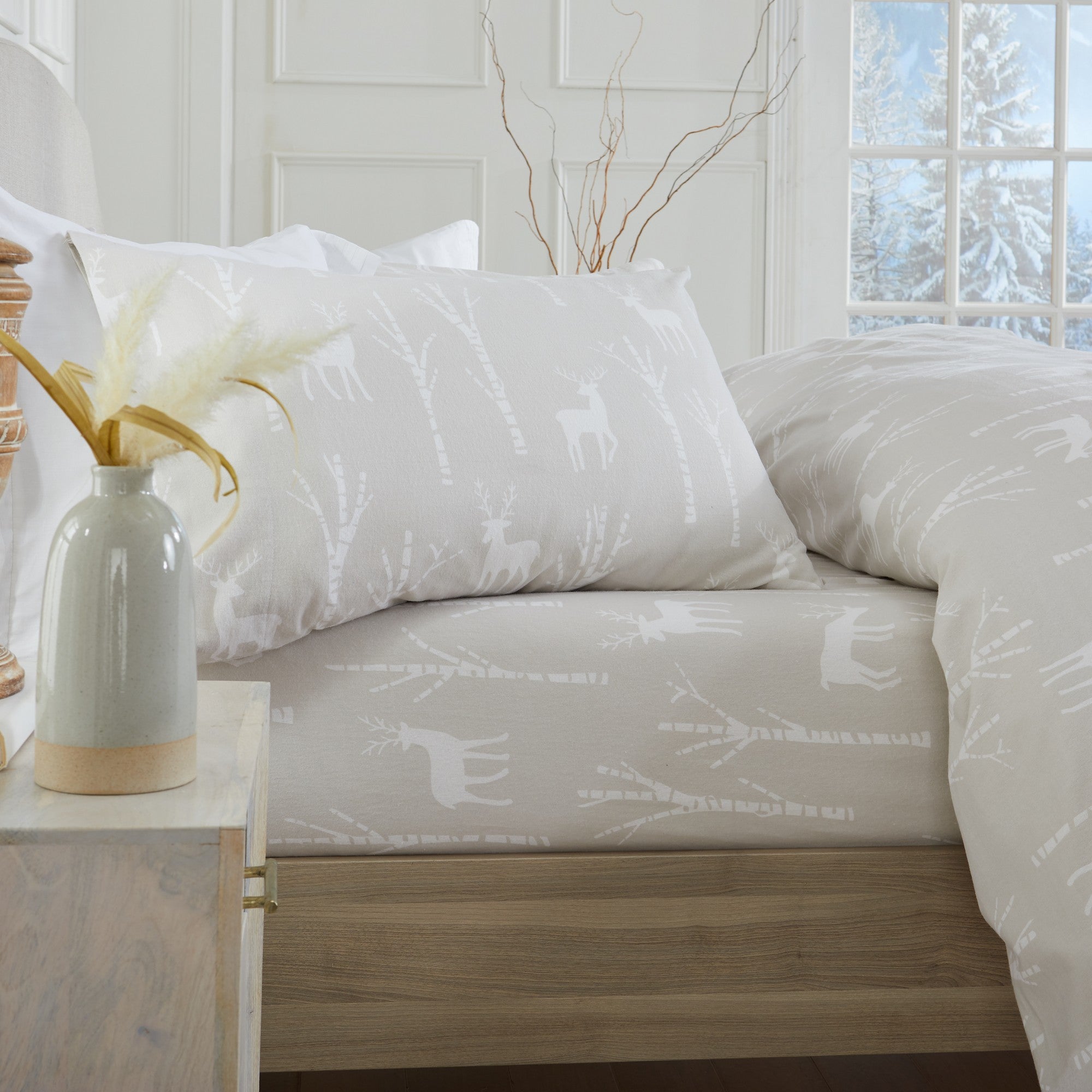 Ultra-soft 100% Turkish cotton flannel sheet set featuring cozy winter-inspired patterns. Warm, breathable, and designed for year-round comfort, with a fully elasticized fitted sheet for a secure fit.
