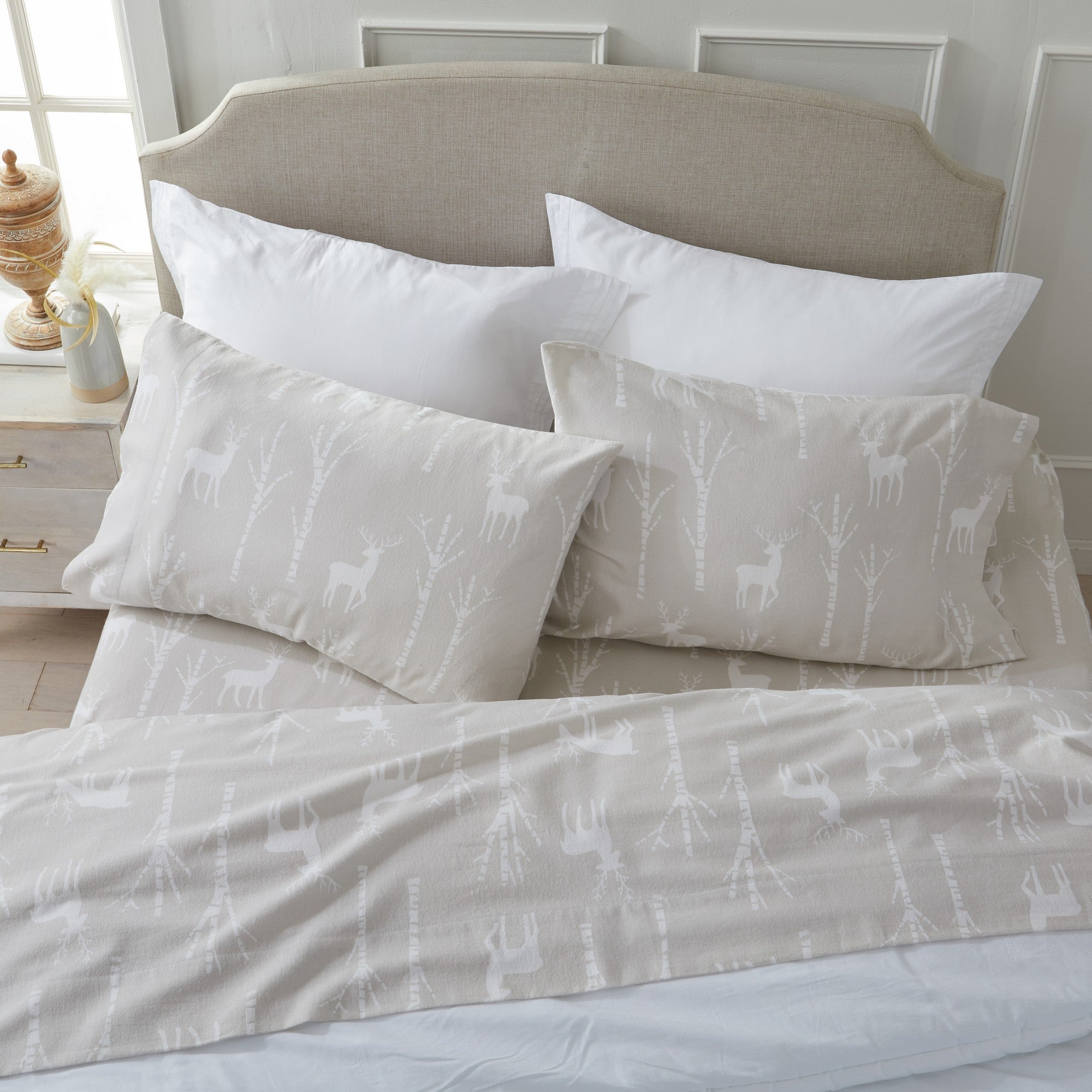Ultra-soft 100% Turkish cotton flannel sheet set featuring cozy winter-inspired patterns. Warm, breathable, and designed for year-round comfort, with a fully elasticized fitted sheet for a secure fit.