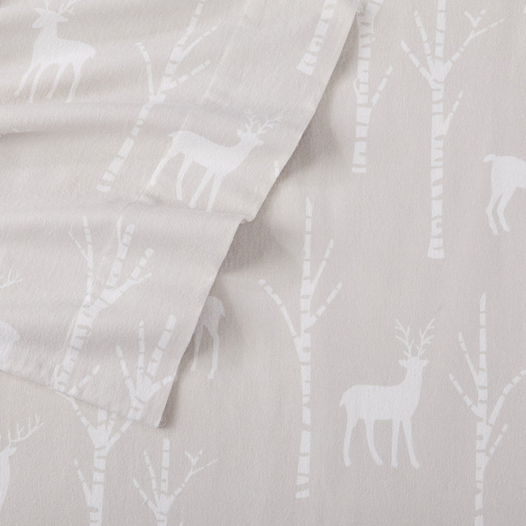 Ultra-soft 100% Turkish cotton flannel sheet set featuring cozy winter-inspired patterns. Warm, breathable, and designed for year-round comfort, with a fully elasticized fitted sheet for a secure fit.