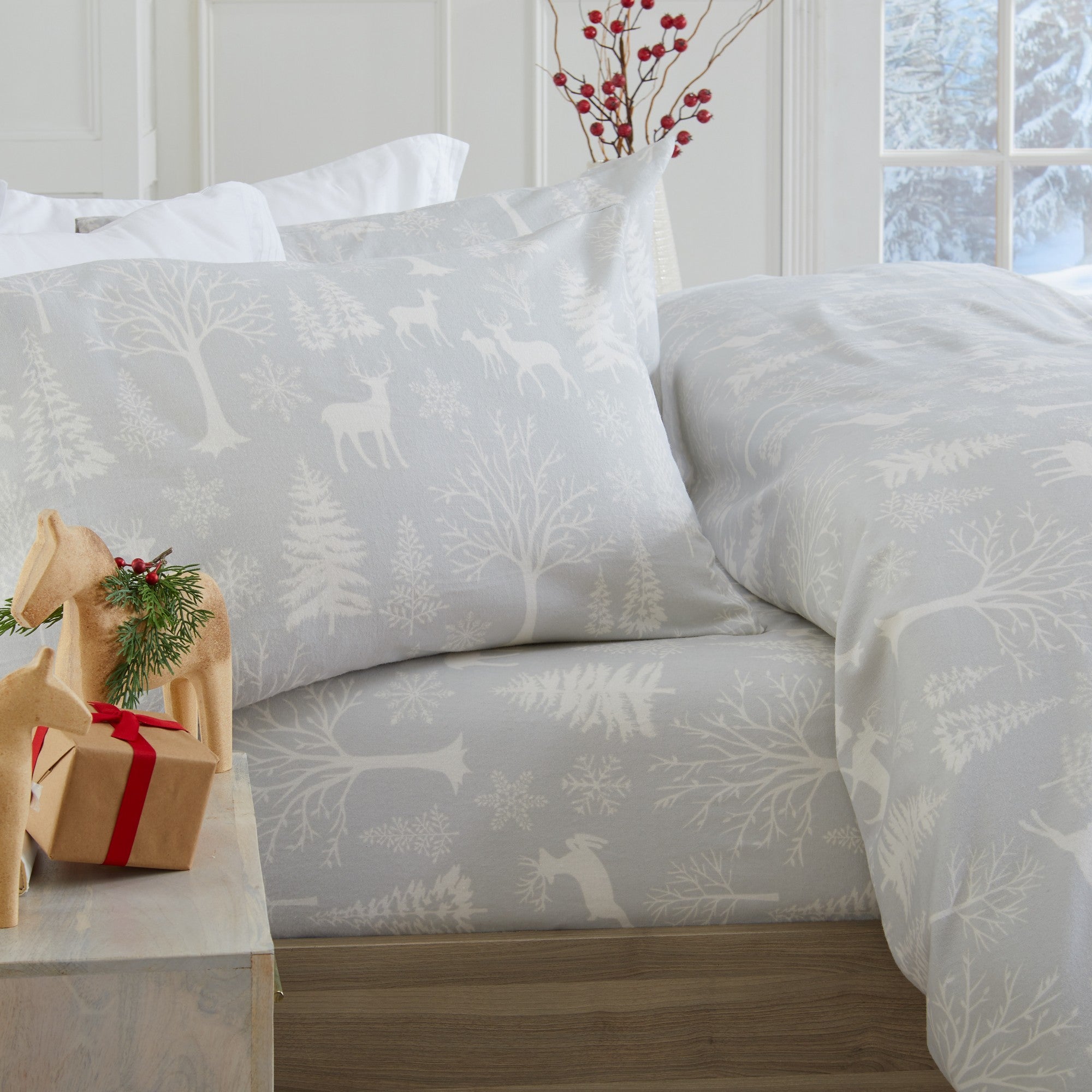 Ultra-soft 100% Turkish cotton flannel sheet set featuring cozy winter-inspired patterns. Warm, breathable, and designed for year-round comfort, with a fully elasticized fitted sheet for a secure fit.