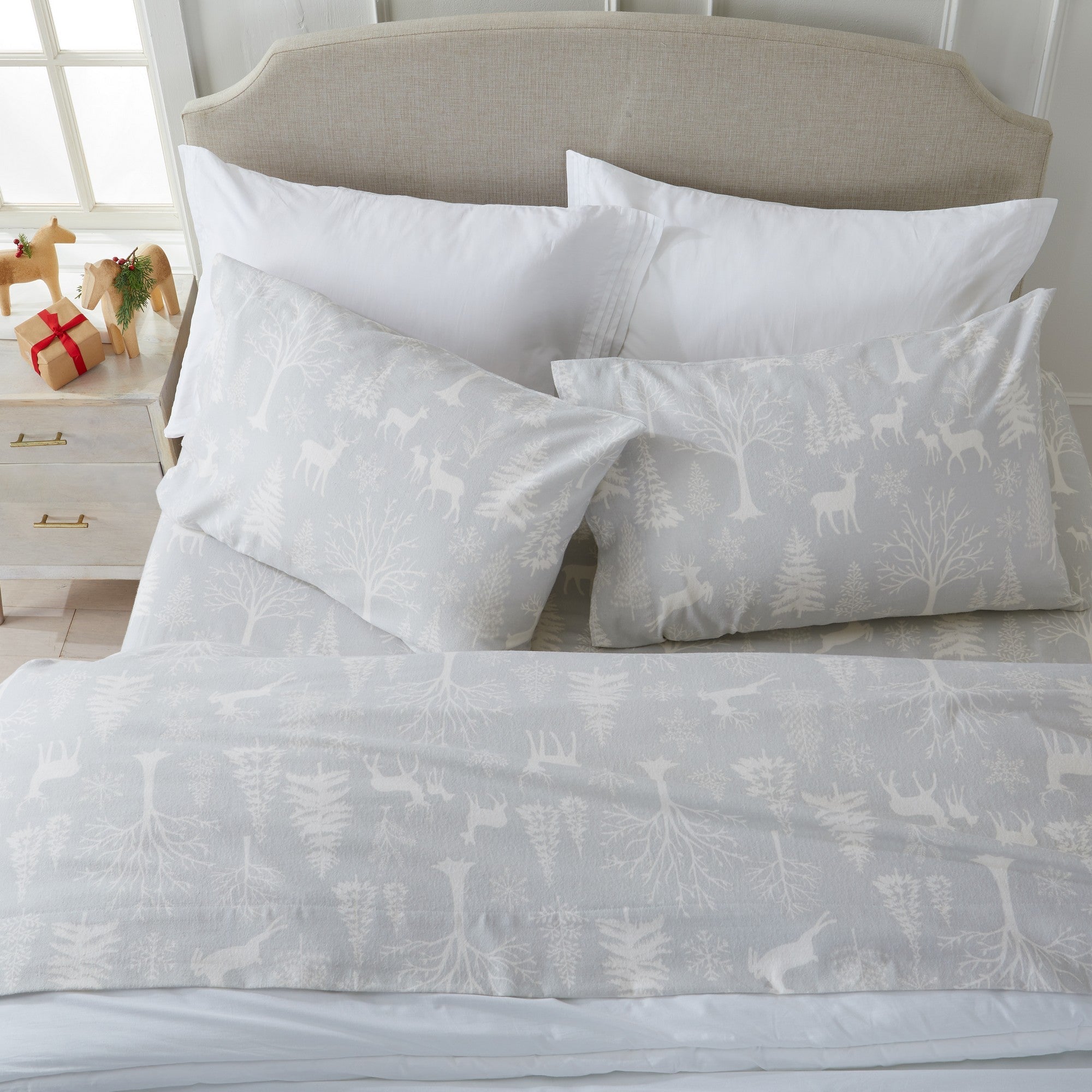Ultra-soft 100% Turkish cotton flannel sheet set featuring cozy winter-inspired patterns. Warm, breathable, and designed for year-round comfort, with a fully elasticized fitted sheet for a secure fit.