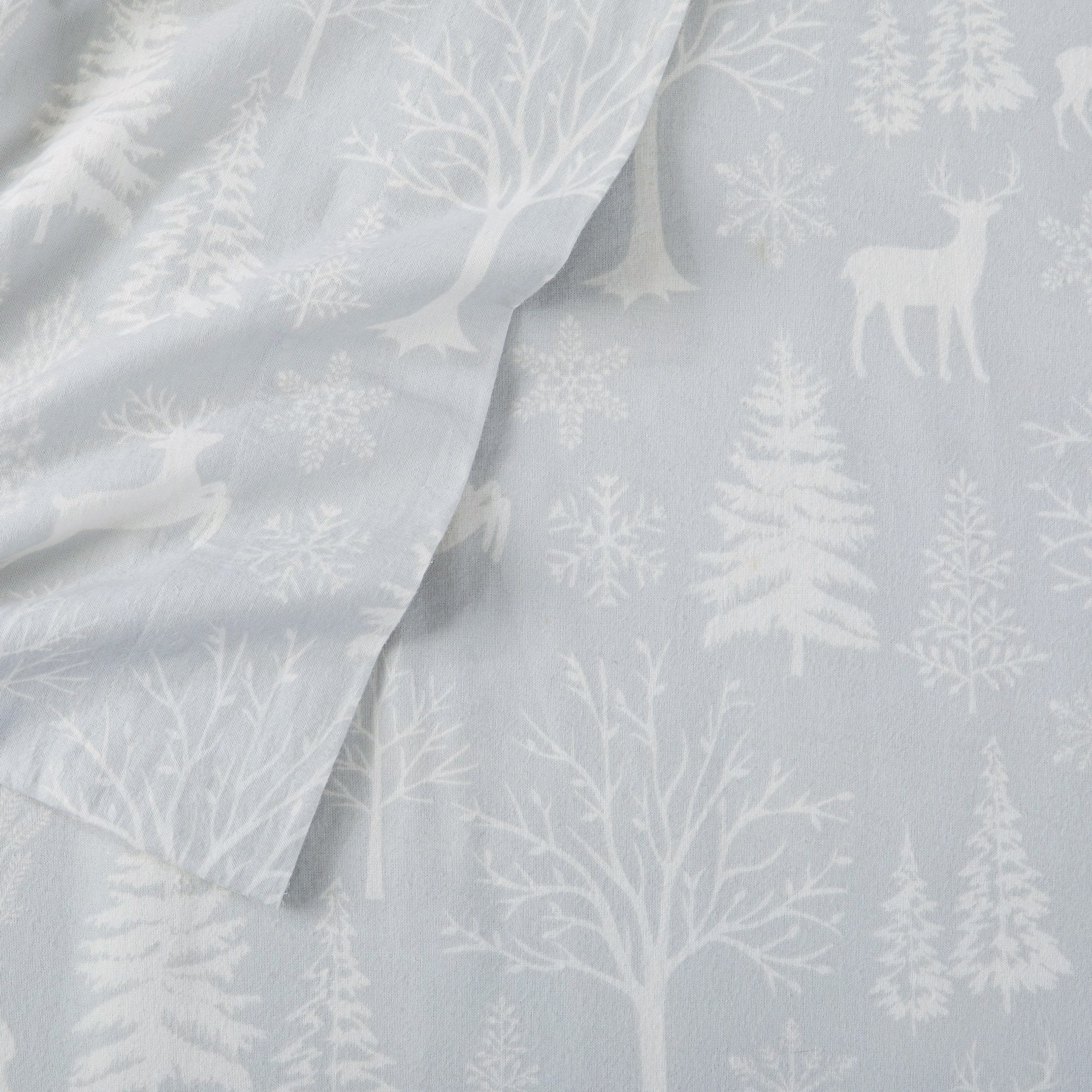Ultra-soft 100% Turkish cotton flannel sheet set featuring cozy winter-inspired patterns. Warm, breathable, and designed for year-round comfort, with a fully elasticized fitted sheet for a secure fit.